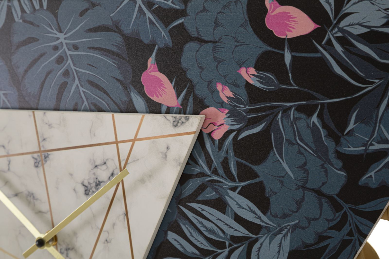 Falóra Triangle 75x4,5x59 cm